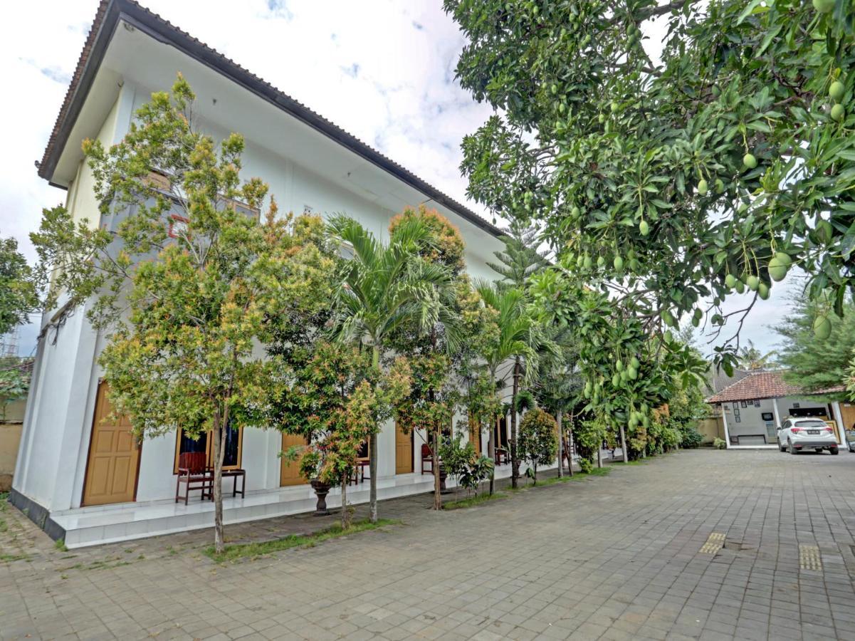 Oyo3096德威瓦尔西基酒店 吉利马努克 外观 照片